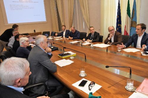 La riunione tra il gruppo dei saggi, il governatore Fedriga e il vicegovernatore Riccardi 